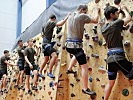 30 Rekruten der Militärakademie nutzten die Möglichkeit des Indoor-Kletterns.