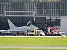 Der Pilot handelte umgehend gemäß der trainierten Notmaßnahmen-Checkliste und landete den Eurofighter am Flughafen Innsbruck.