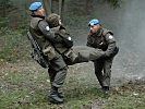 Die angehenden UN-Soldaten bei der Sanitäts-Ausbildung.