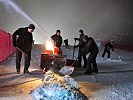 Nach den Schneefällen von Freitag auf Samstag arbeitet das Bundesheer seit 4 Uhr in der Früh, um den Schnee aus der Piste zu befördern.