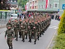 Die Soldaten marschierten vor Beginn der Angelobung vom Zentrum Landecks in die Pontlatz-Kaserne.