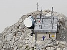 Auf einer Höhe von 2.836 Metern arbeitet die Netzfunkstelle am Koppenkarstein.