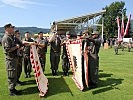 Vier Grundwehrdiener aus Vorarlberg und Tirol sprachen ihr Treuegelöbnis direkt an der Fahne.