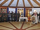 In der Aula des Militärkommando Tirol feiert Militärbischof Werner Freistetter mit den Angehörigen der Dienststellen in Tirol eine heilige Messe.
