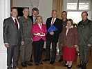Die Botschafterin, in der Mitte, zu Besuch in Krems.
