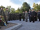 Der ukrainische Botschafter am Denkmal der gefallenen Soldaten.
