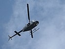 Eine OH-58 "Kiowa" begleitet den Konvoi und entdeckt dabei feindliche Aktivitäten.