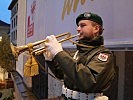 Der Solotrompeter, Korporal Daniel Kofler, am Balkon des Landhauses in Innsbruck.