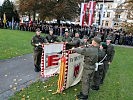 Die Soldatinnen und Soldaten sprechen ihr Treuegelöbnis auf die Republik Österreich.