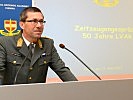 Der Kommandant der Landesverteidigungsakademie, Generalleutnant Erich Csitkovits, eröffnet die Zeitzeugengespräche.