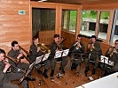 Das Ensemble der Militärmusik Vorarlberg spielt im Feuerwehrhaus.