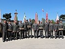 Die "Soldaten des Jahres 2017" mit ihren Kommandanten und Insignien.