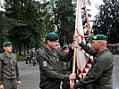 Landstreitkräfte-Kommandant Generalleutnant Franz Reißner (Mitte) übergab mit der Fahne symbolisch die Führung an den neuen Militärkommandanten Brigadier Anton Waldner.