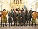 Gruppenfoto der neuen Büchsenmeister mit den militärisch Höchstanwesenden beim Barbaragedenken.