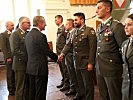 Jeder neue Offizier und Unteroffizier erhielt eine Salzburg-Anstecknadel vom Landeshauptmann.