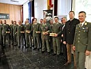 Gruppenfoto der "Soldaten des Jahres 2018" mit den Höchstanwesenden.