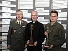 V.l.: Militärkommandant Kurt Wagner, Dompfarrer Toni Faber und Korporal Maximilian Sperrer.