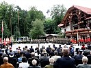 Zahlreiche Ehrengäste nahmen am 53.Traditionstag des Militärkommandos Tirol am Berg Isel teil.