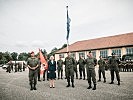Der stellvertretende Gardekommandant, die Bezirksvorsteherin, der Militärkommandant von Wien und der Kommandant des Jägerbataillons 17 vor den EUFOR-Soldaten.