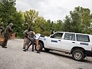 Das Training heute: Ein OSZE-Beobachter lernt, sich an einem Checkpoint richtig zu verhalten.