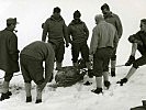 1966 bargen Soldaten des Bundesheeres die Kristalle vom Eiskögele.