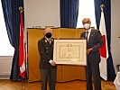 Hohe japanische Auszeichnung: Brigadier Harald Pöcher mit dem japanischen Botschafter, Akira Mizutani.