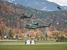 Mehrere Hubschrauber des Bundesheeres bekämpfen den Waldbrand im Rax-Gebiet.
