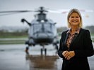 "Die Beschaffung der Hubschrauber des Typs Leonardo AW169M ist eine der größten seit dem Eurofighter und für die Einsatzbereitschaft und Sicherheit der Bevölkerung, eine sehr wichtige", sagt Verteidigungsministerin Klaudia Tanner zur Vertragsunterzeichnung.