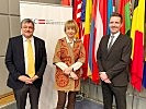 V.r.: Generalsekretär Dieter Kandlhofer, die Generalsekretärin der OSZE, Helga Schmid und Botschafter Florian Raunig.