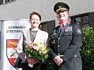 Der Kommandant der slowenischen Streitkräfte Generalmajor Miha Škerbinc mit seiner Gattin.