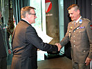 Die jungen Berufssoldaten lernten die Spitzen des Landes und des Militärs in Tirol kennen und ernteten neben Gratulationen auch den Dank für ihren Einsatz.