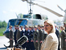 Verteidigungsministerin Tanner bei ihrer Ansprache am Fliegerhorst Vogler.