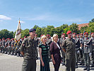 V.l.: Militärkommandant Kurt Wagner, Bezirlsvorsteherin Silke Kobald, Ministerin Klaudia Tanner, Gard-Kommandant Thomas Güttersberger.