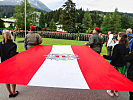 Die Bundesdienstflagge wird von Angehörigen der Landjugend und Soldaten getragen.