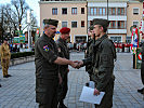 Die Bataillonskommandanten gratulierten den Rekruten zur Angelobung.