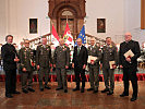 Die sechs Ausgezeichneten mit Landeshauptmann Haslauer und Brigadier Waldner.