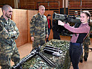 Soldaten des Jägerbataillons 23 zeigten ihre Bewaffnung.