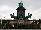 Gruppenfoto am Maria-Theresien-Platz.