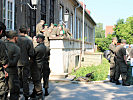 Die einberufenen Milizsoldaten melden sich in der Maria-Theresien-Kaserne.