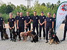 Das Team der Lawinen- und Vermisstensuchhundestaffel Salzburg mit ihren Diensthunden.