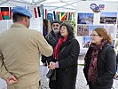 Soldaten erzählten den Besuchern von ihren Erfahrungen im Ausland.