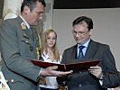 Garde-Kommandant Major Stefan Kirchebner mit Minister Norbert Darabos.