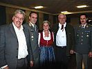 Zur Buchpräsentation gratulierte unter anderem auch Brigadekommandant Ernst Konzett.