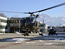 Der "Alouette" III-Hubschrauber hebt zum Aufklärungsflug ab.