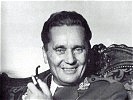 Josip Broz Tito hält den Vielvölkerstaat Jugoslawien bis 1980 zusammen.