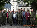 Die Teilnehmer des Einkehrtags aus Salzburg vor dem Benediktinerkloster.