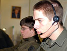 Rekrut Scherr vom Militärkommando Steiermark bei seiner Arbeit im Call Center.