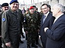 Generalmajor Bair (l., mit Minister Darabos und dem Hohen Repräsentanten Inzko) kommandiert die EUFOR-Truppe in Bosnien.