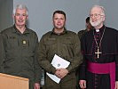 Militärkurat Weyringer mit Weihbischof Dr. Andreas Laun (r.) und Brigadier Berktold (l.)