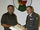 Oberst Hufler (r.) mit Hauptmann Schreyer.